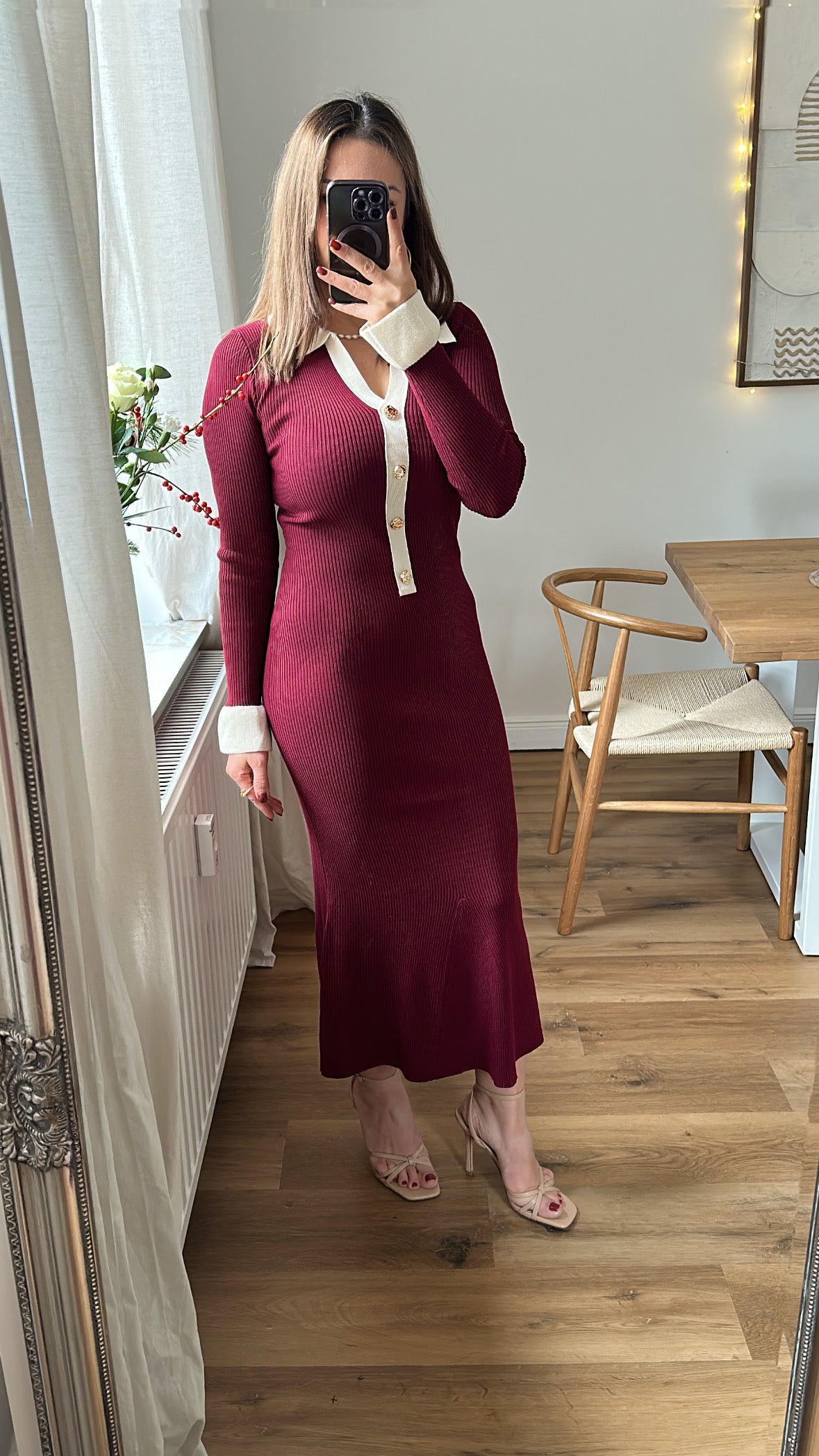 Strick Maxikleid mit goldenen Knöpfen