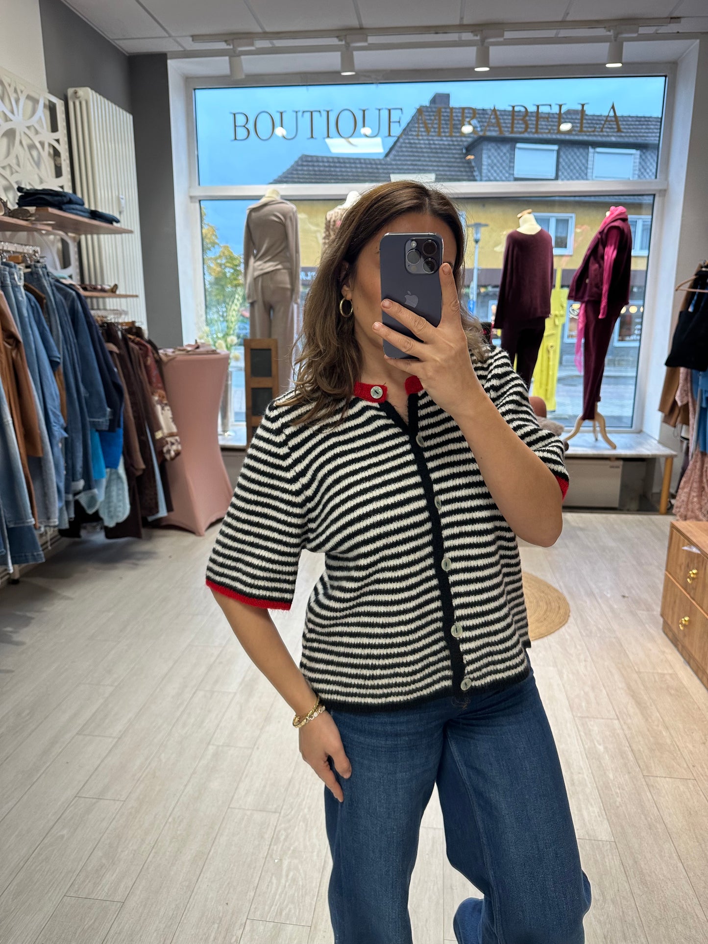 Gestreifte Strickjacke