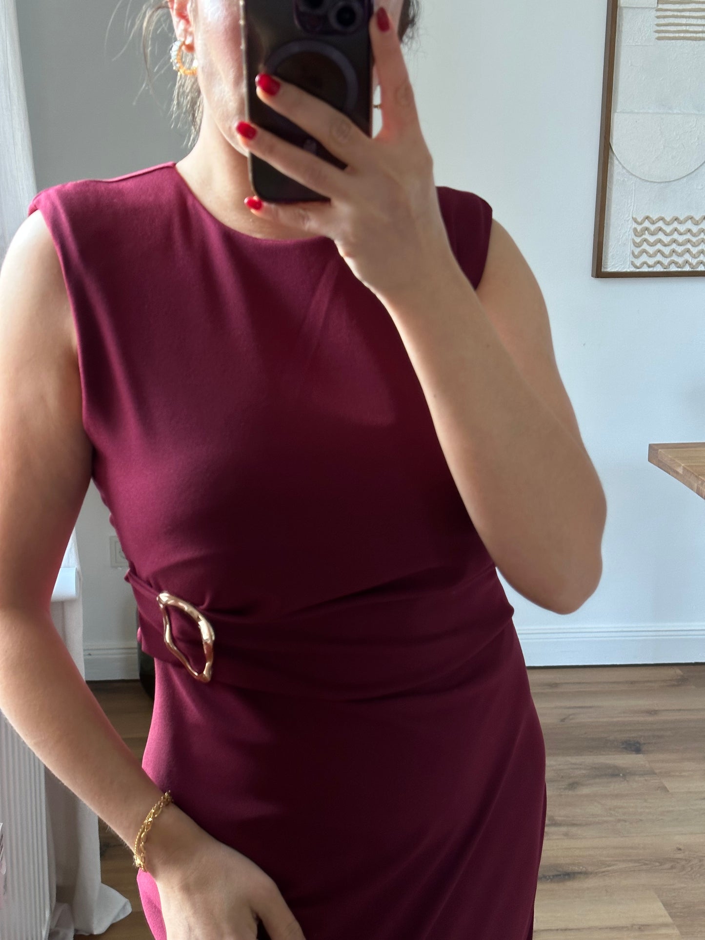Midi kleid mit goldfarbener applikation