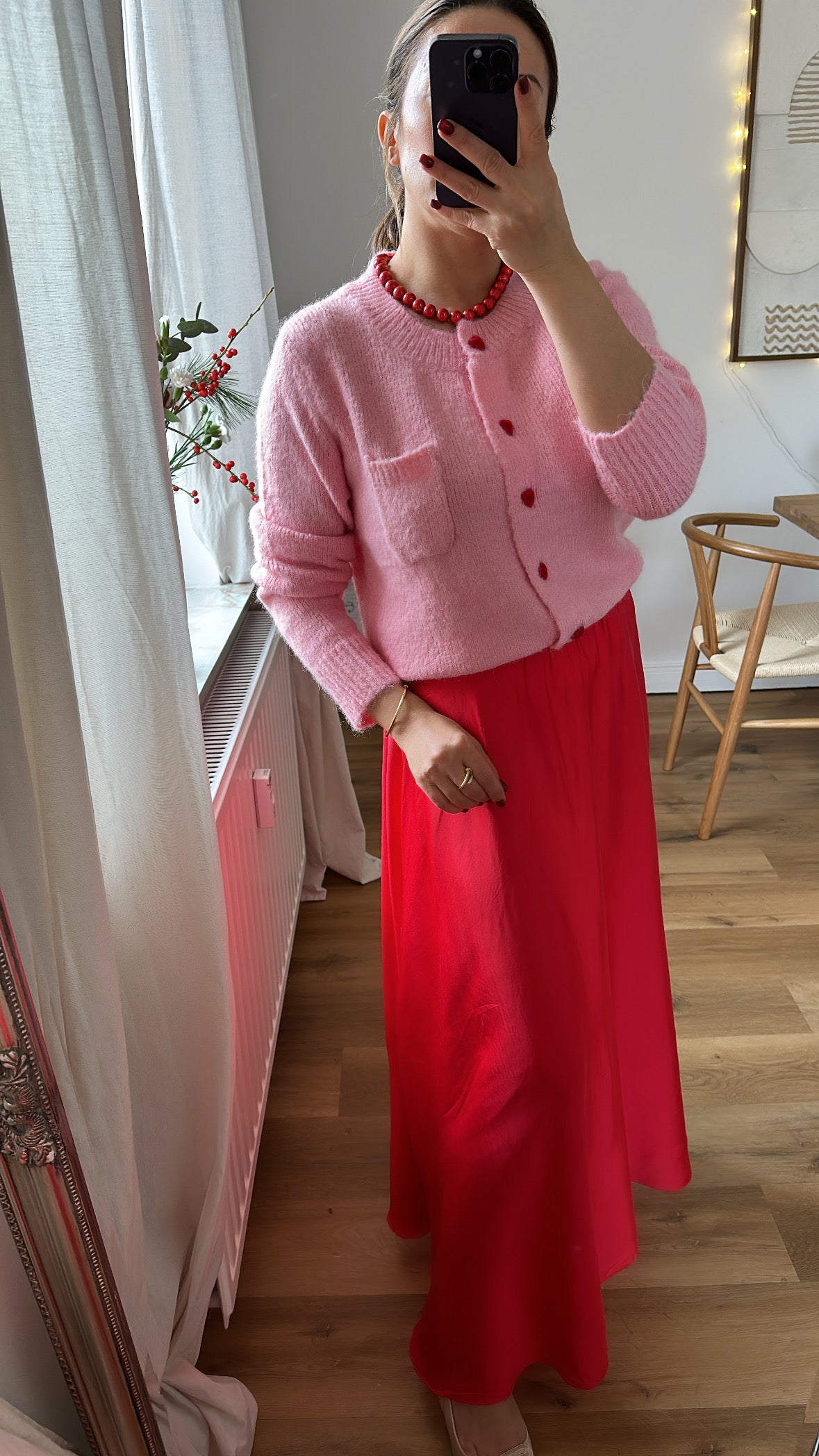 Romantische Strickjacke mit Herzknöpfen
