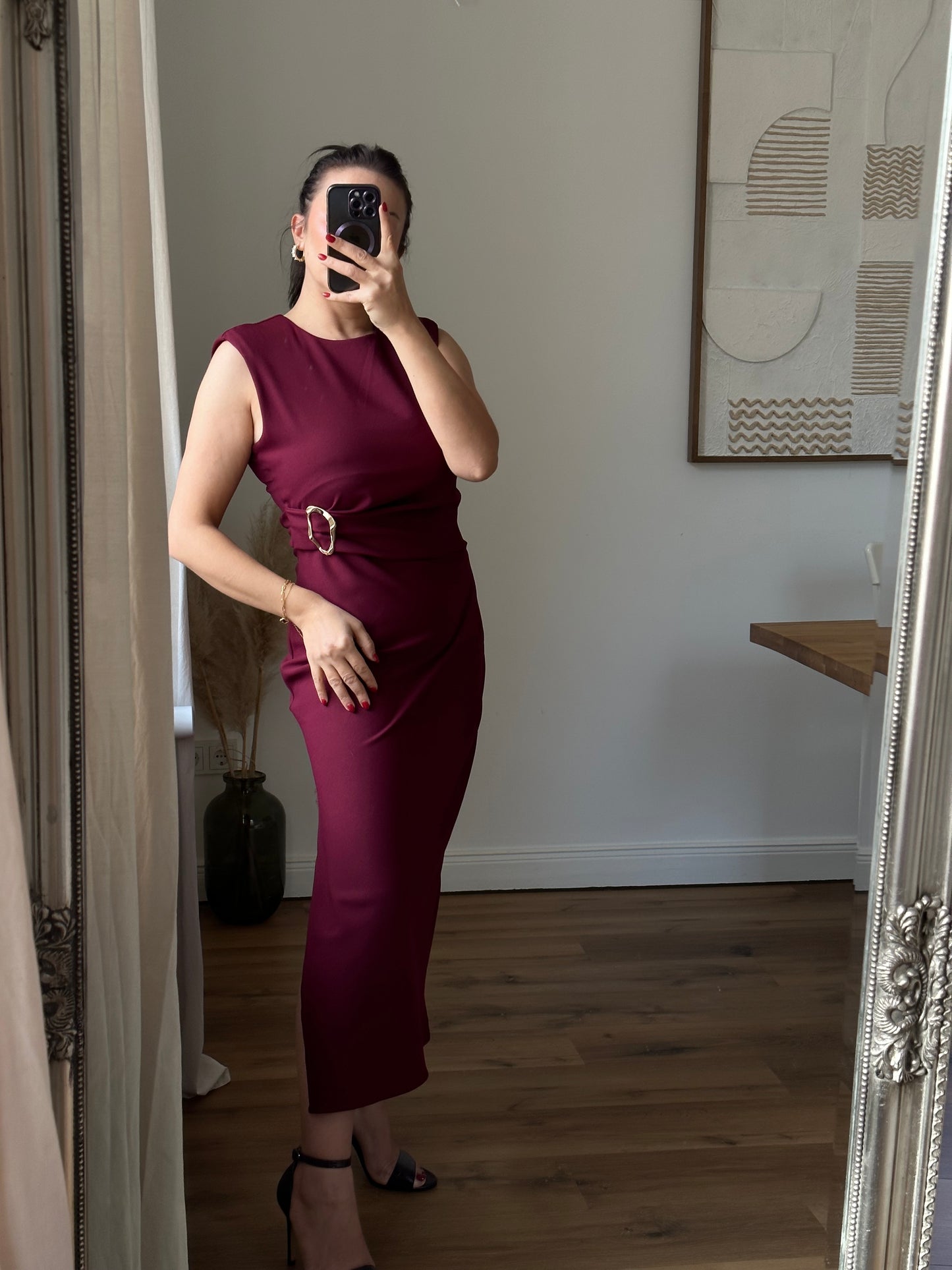 Midi kleid mit goldfarbener applikation
