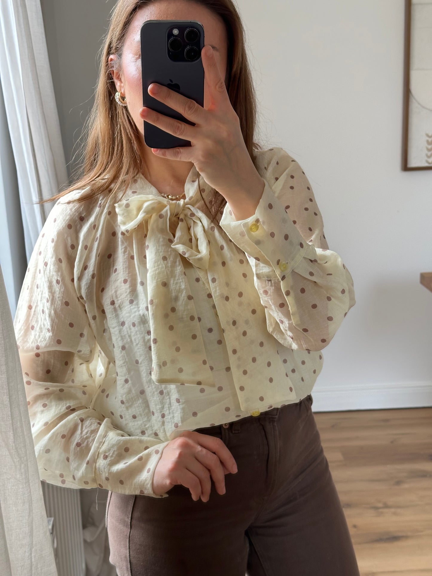 Gepunktete Transparente Bluse mit Schleife
