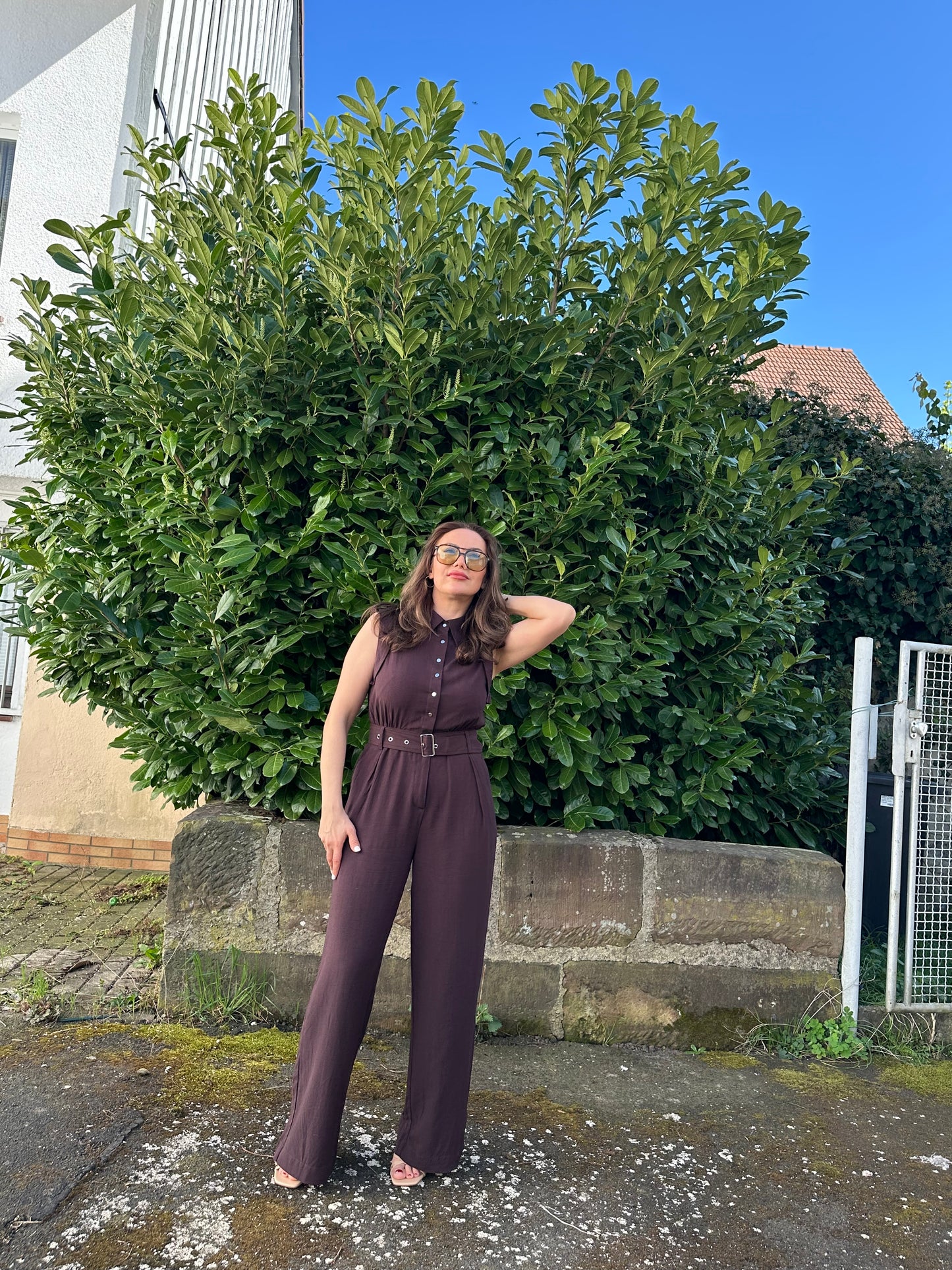 Ärmelloser Jumpsuit aus 100% Baumwolle – Dunkelbraun