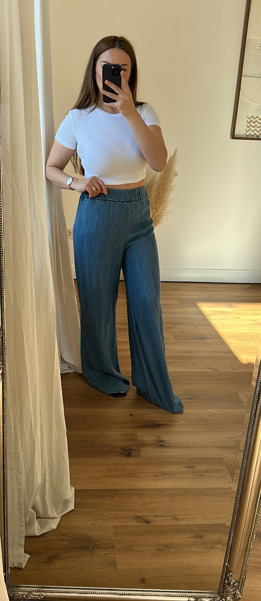 Fließende Hose aus Denim mit weitem bein