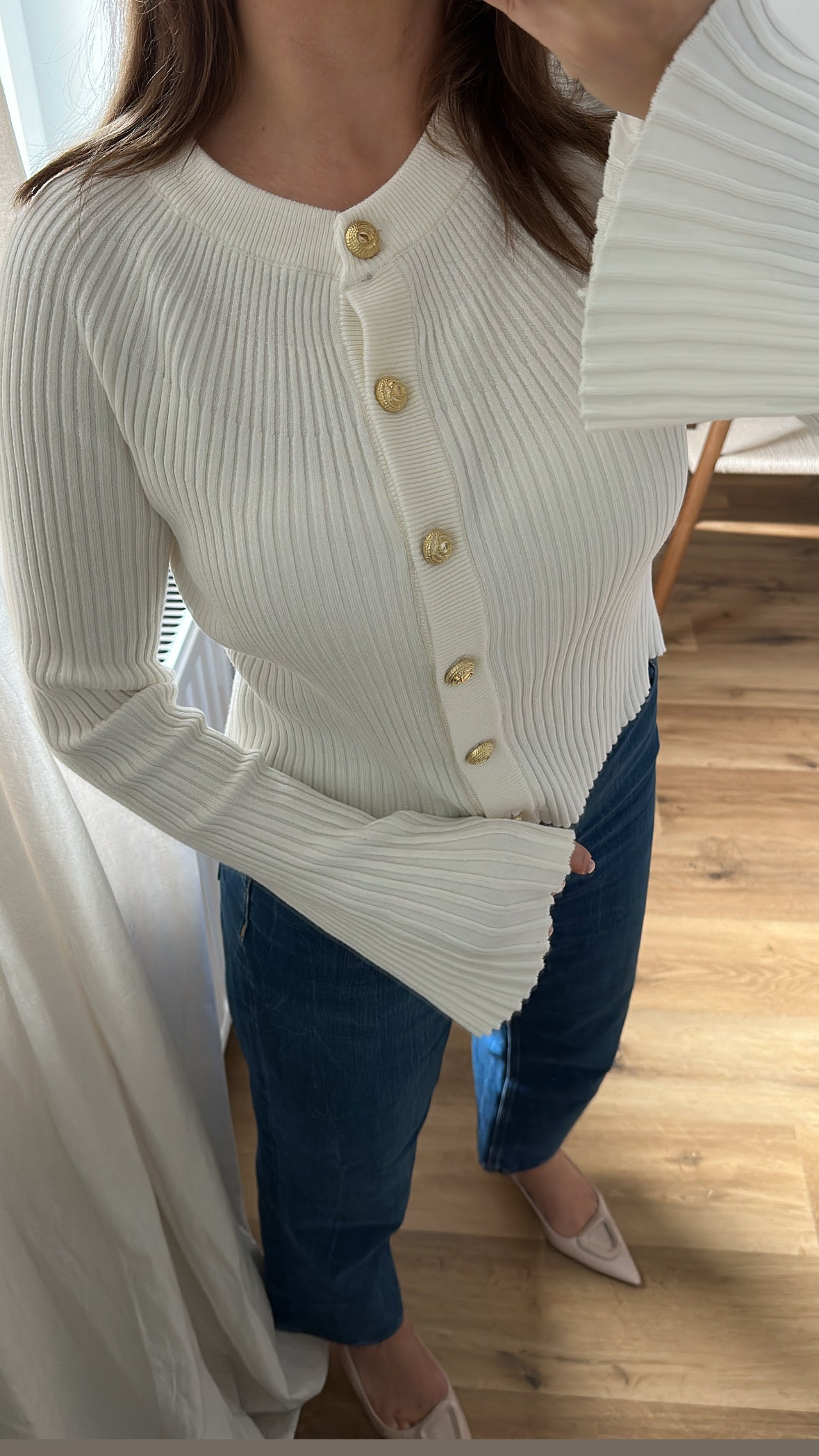Cardigan mit goldenen Knöpfen