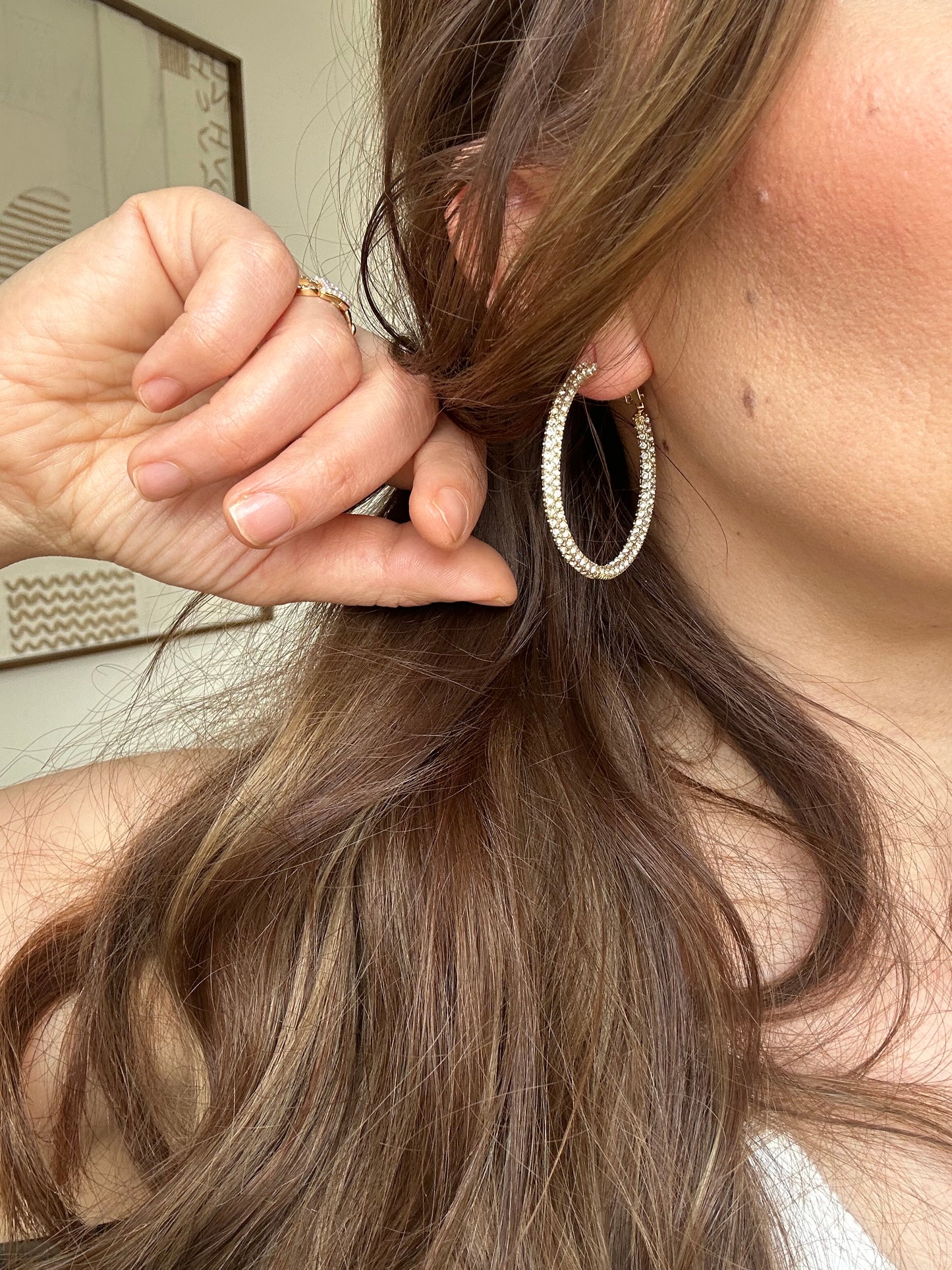 Klappcreolen mit funkelnden Zirkonia Steinen