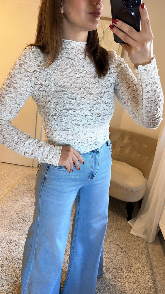 Weißes Spitzen-Top – elegant & zeitlos