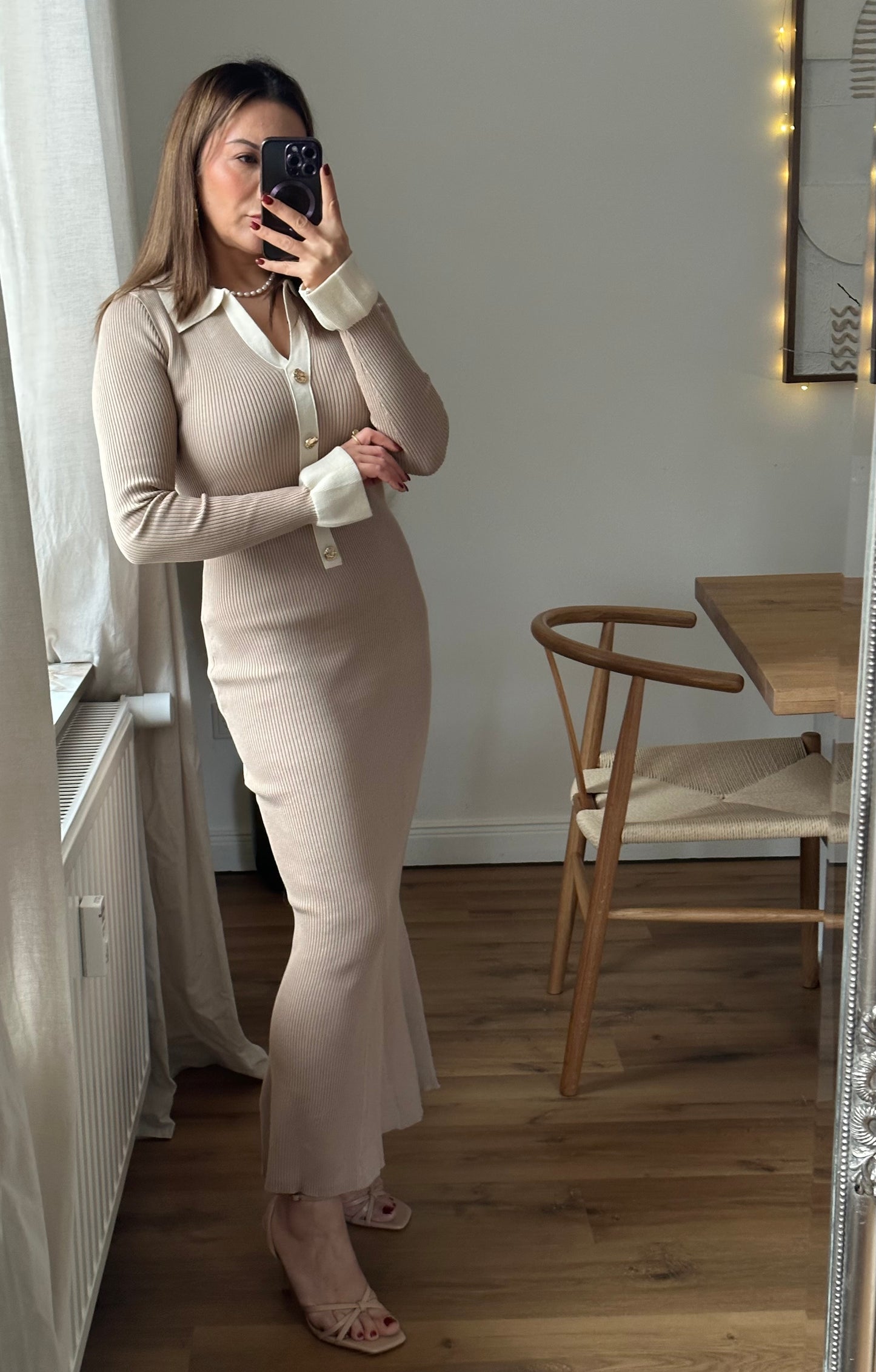 Strick Maxikleid mit goldenen Knöpfen