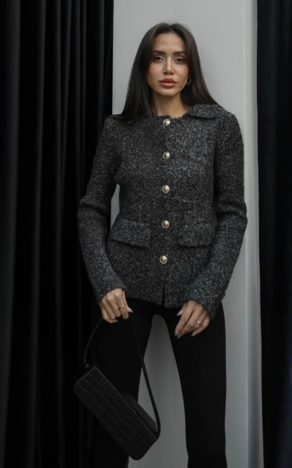 Luxuriöse Strickjacke mit Goldknöpfen