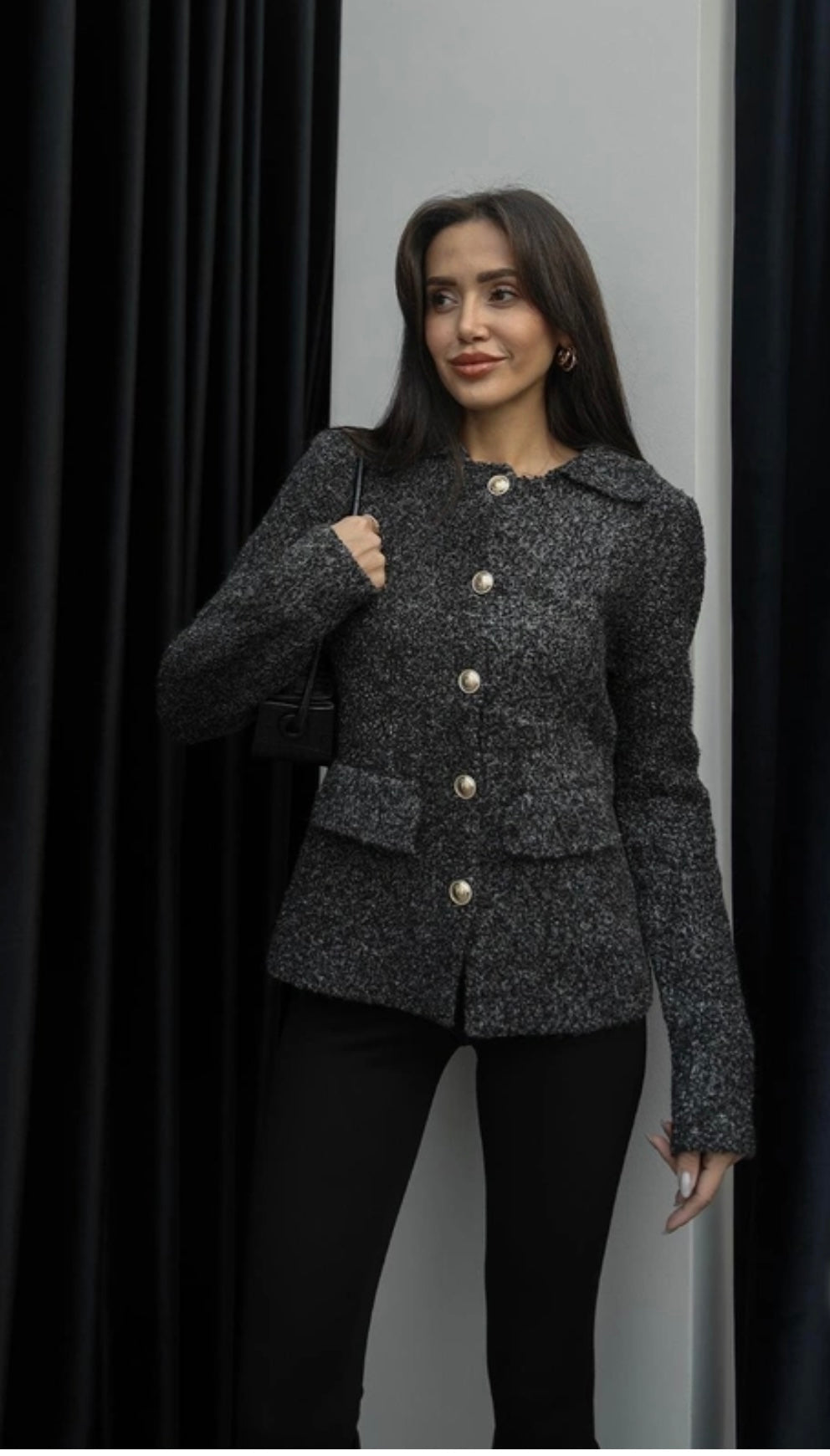 Luxuriöse Strickjacke mit Goldknöpfen