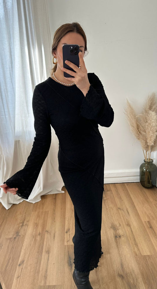 Schwarzes Spitzenkleid