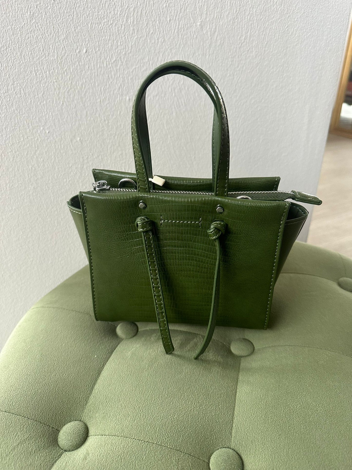 Stylische Handtasche in Krokodiloptik