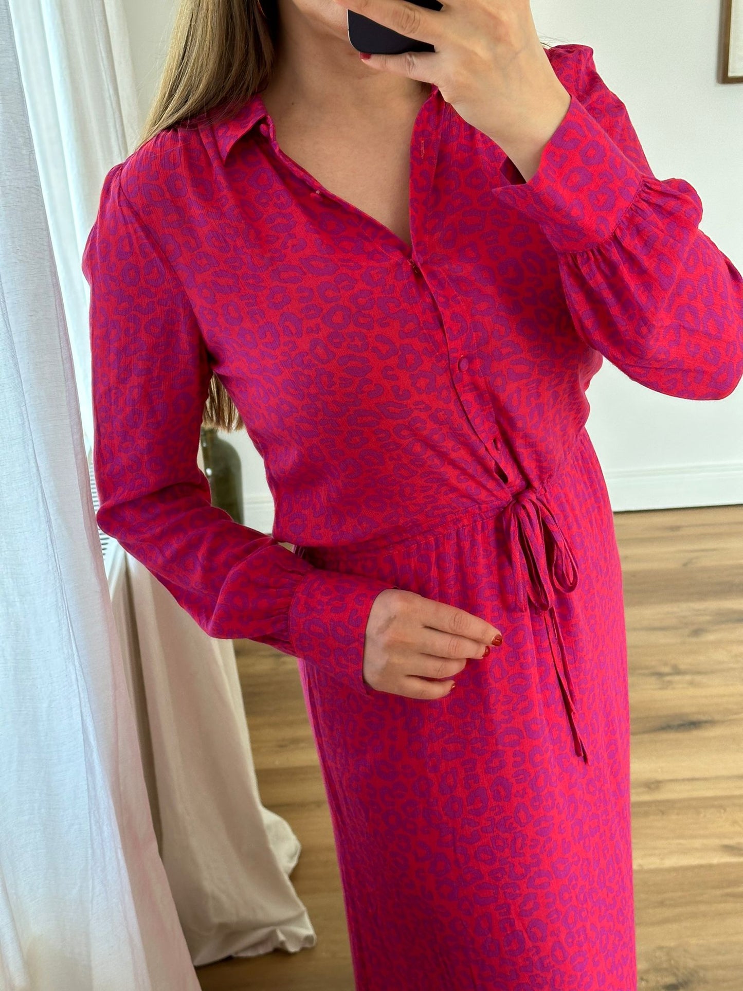 Pinkes Kleid mit Leopardenmuster