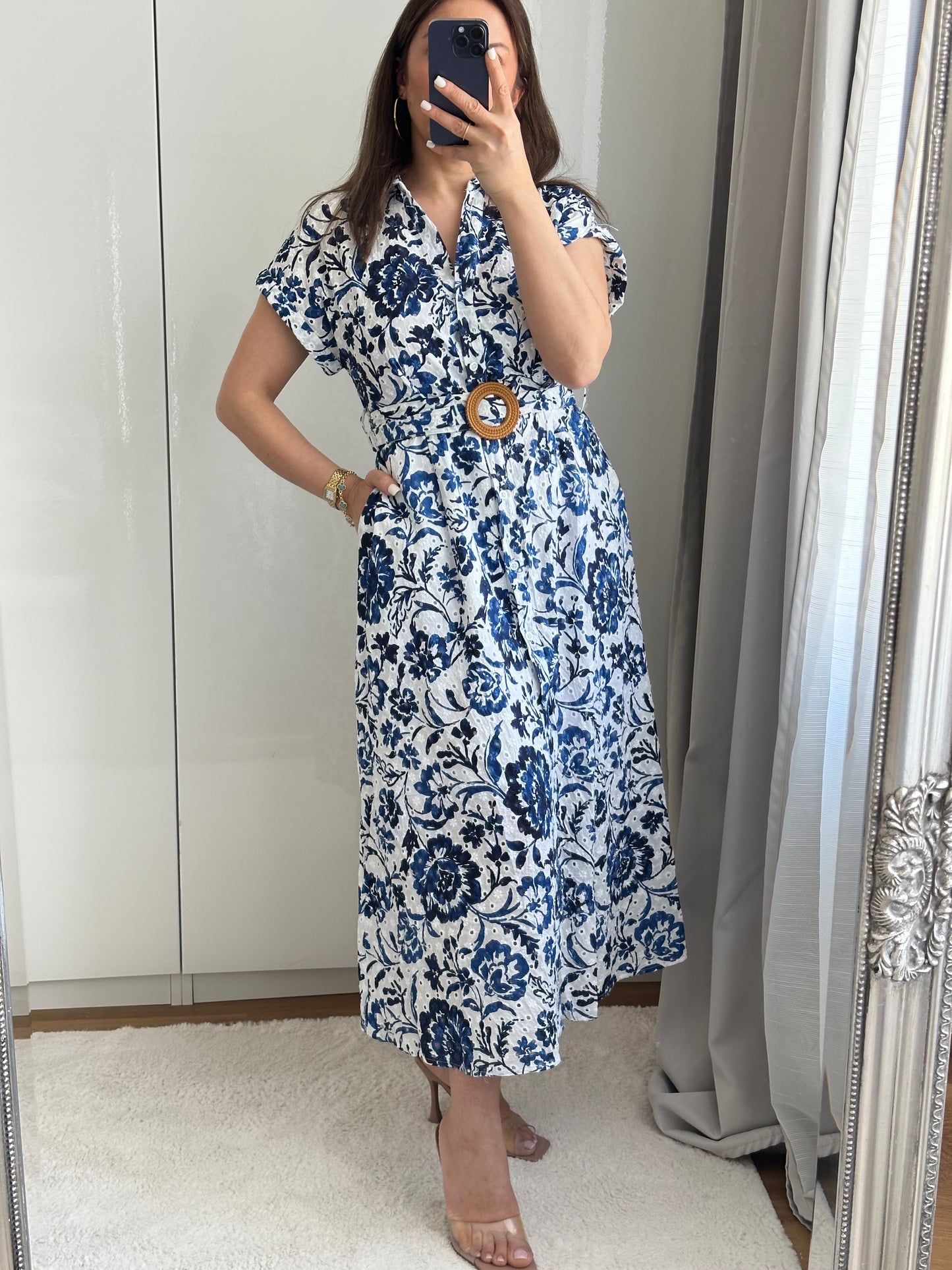 Blau-Weißes Hemdkleid mit Blumenmuster