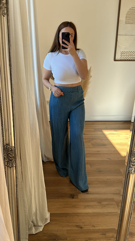 Fließende Hose aus Denim mit weitem bein