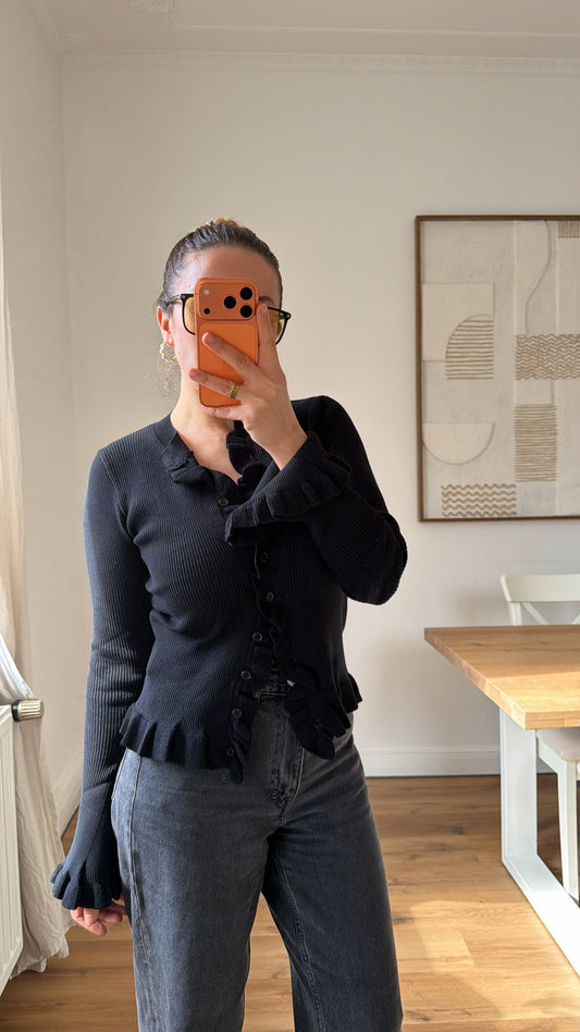 Strick Jacke mit Rüschen. ELENA