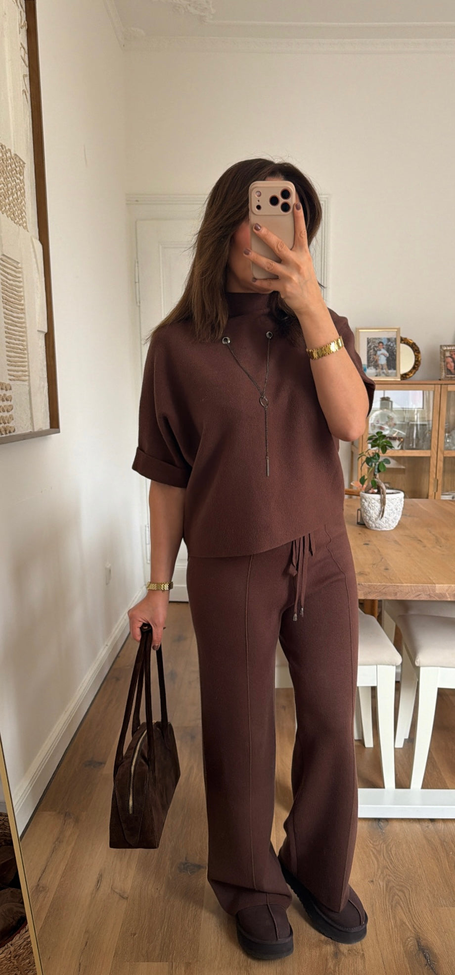 Eleganter Strick-Zweiteiler mit Kettendetail