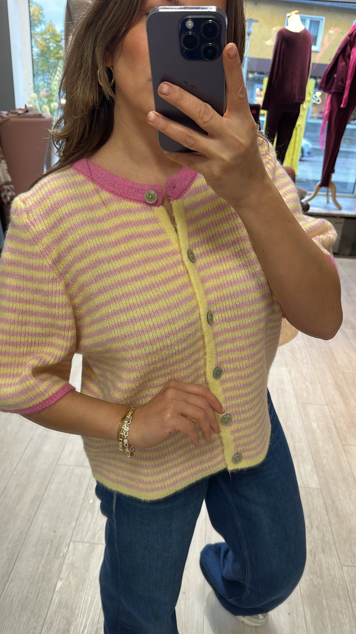 Gestreifte Strickjacke