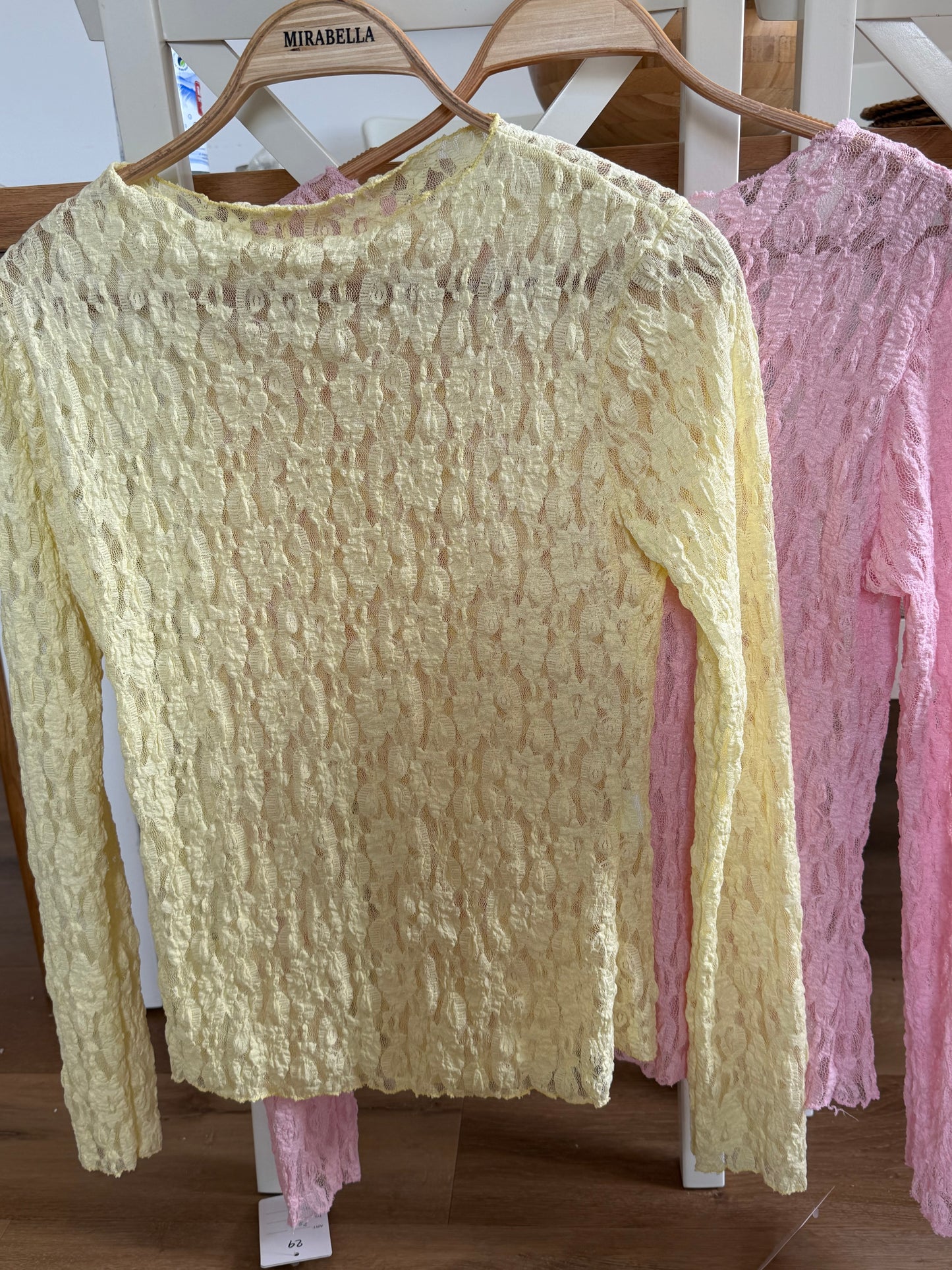 Weißes Spitzen-Top – elegant & zeitlos