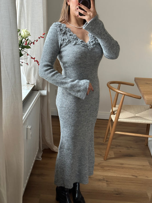 Zeitloses Graues Strickkleid