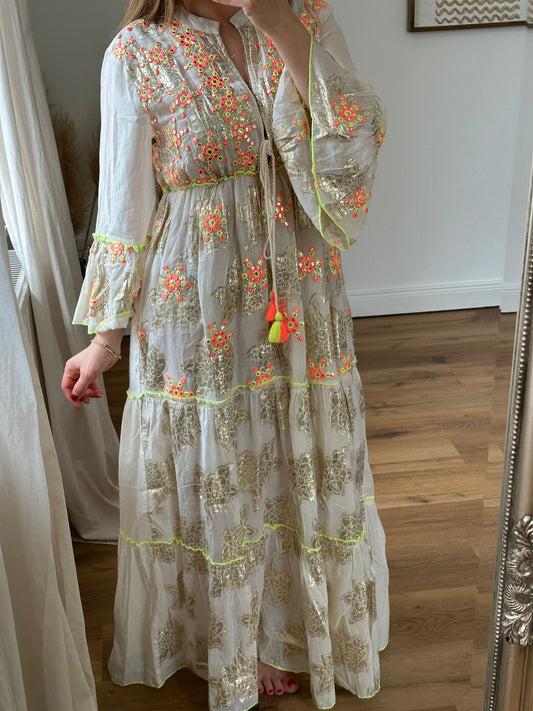 Besticktes Kleid