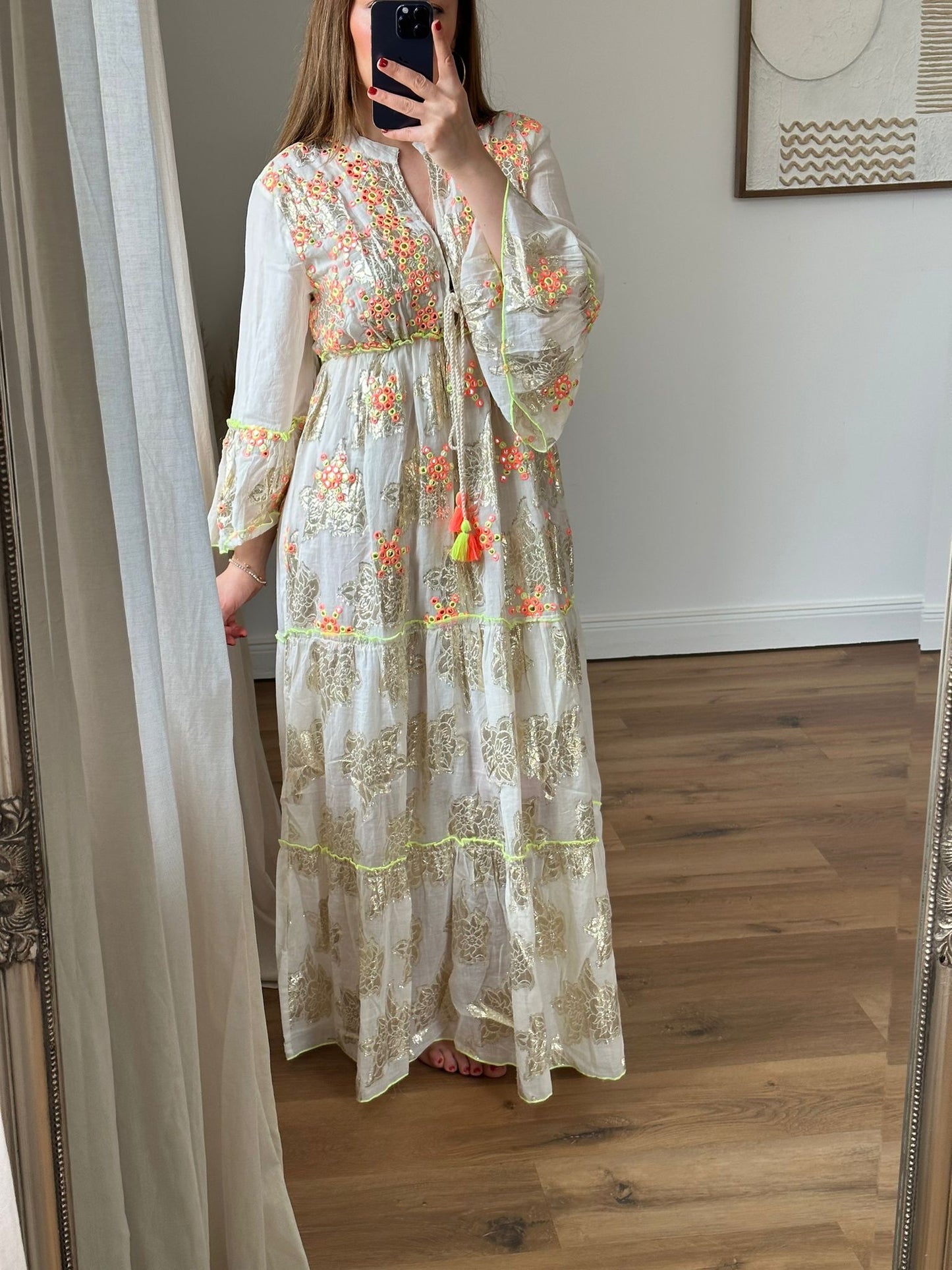 Besticktes Kleid