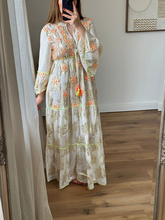Besticktes Kleid