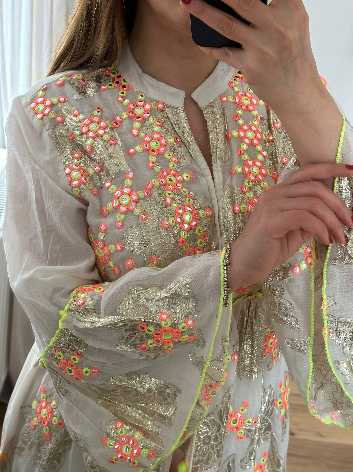 Besticktes Kleid